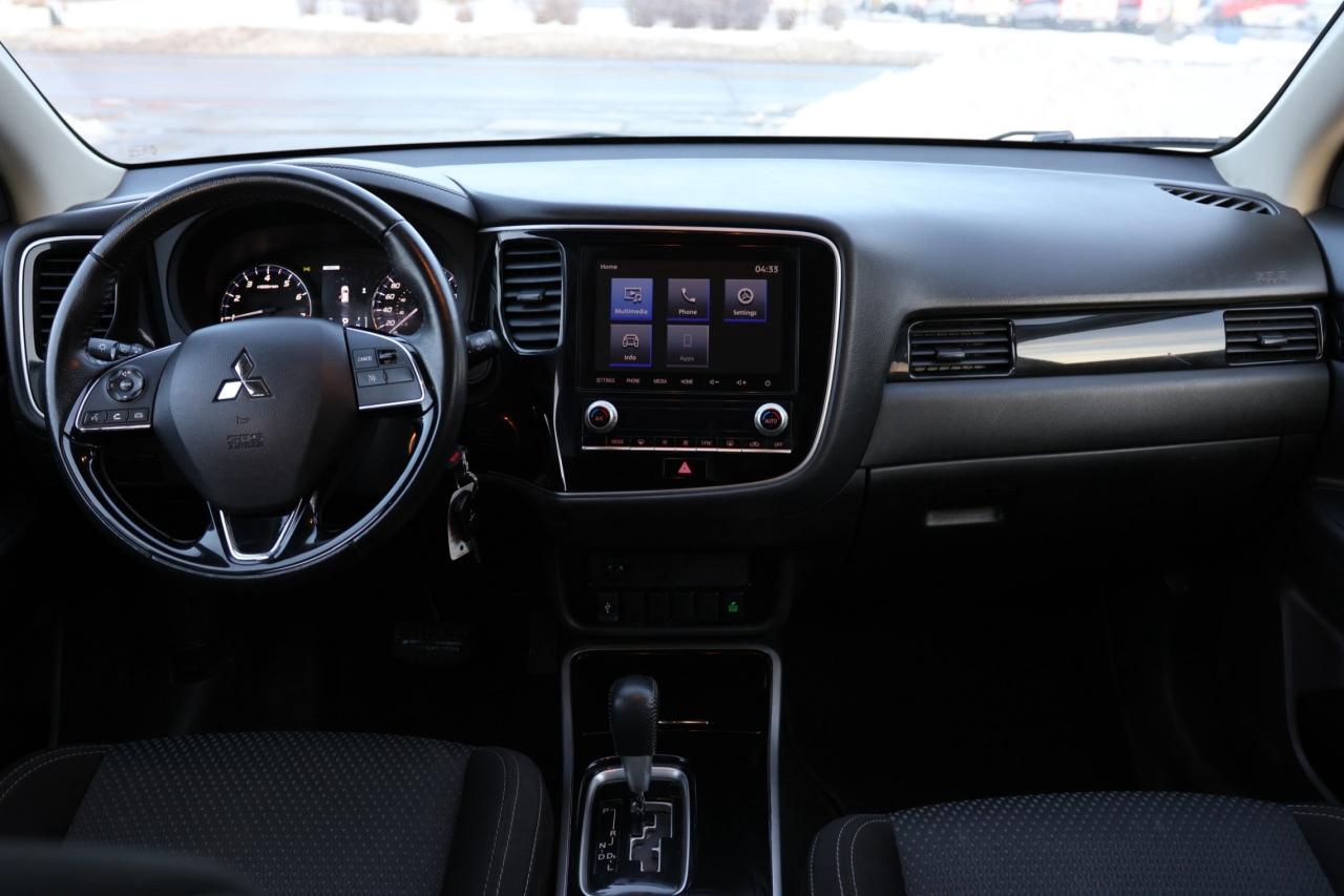 2020 Mitsubishi Outlander S-AWD/7 PASS/B CAM/H SEATS/DIFF LOCK/AUTO HOLD/BLU Photo