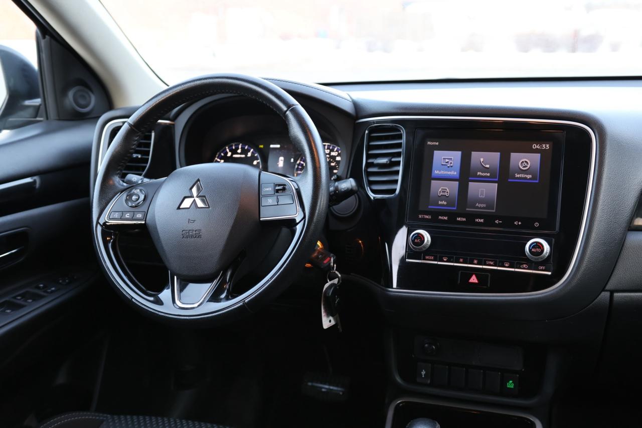 2020 Mitsubishi Outlander S-AWD/7 PASS/B CAM/H SEATS/DIFF LOCK/AUTO HOLD/BLU Photo