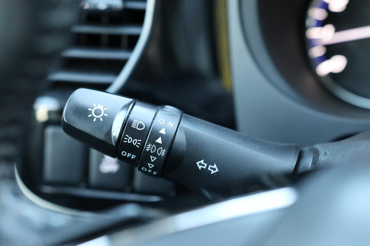 2020 Mitsubishi Outlander S-AWD/7 PASS/B CAM/H SEATS/DIFF LOCK/AUTO HOLD/BLU Photo