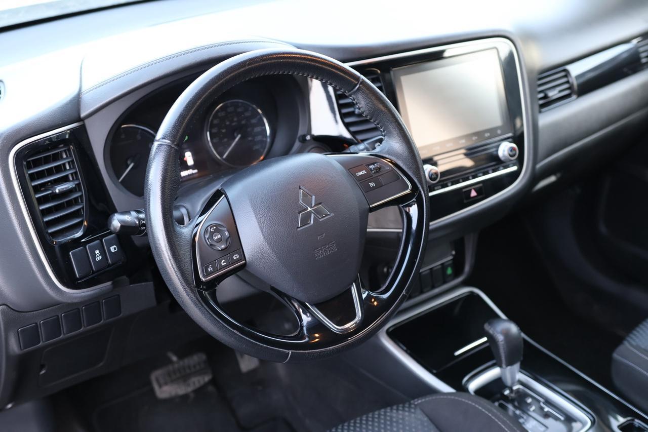 2020 Mitsubishi Outlander S-AWD/7 PASS/B CAM/H SEATS/DIFF LOCK/AUTO HOLD/BLU Photo