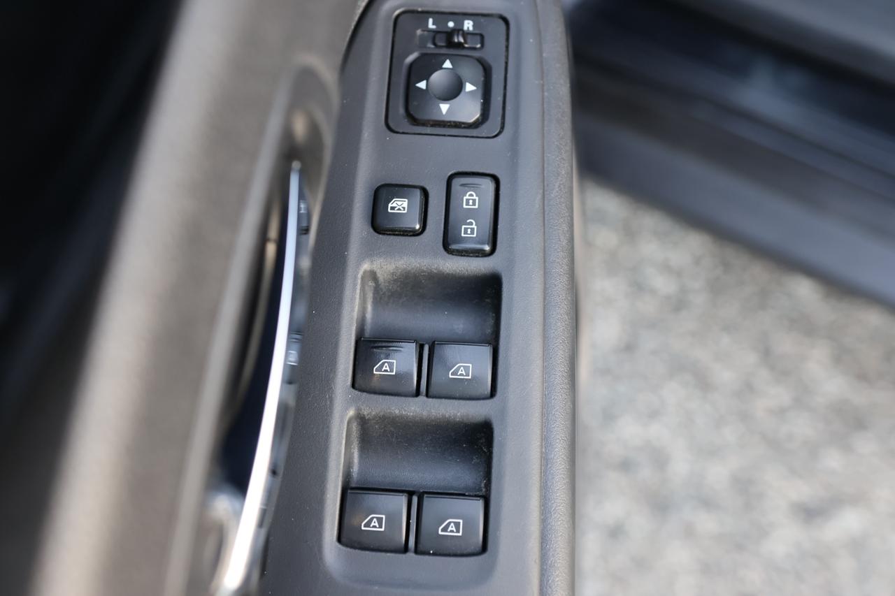 2020 Mitsubishi Outlander S-AWD/7 PASS/B CAM/H SEATS/DIFF LOCK/AUTO HOLD/BLU Photo