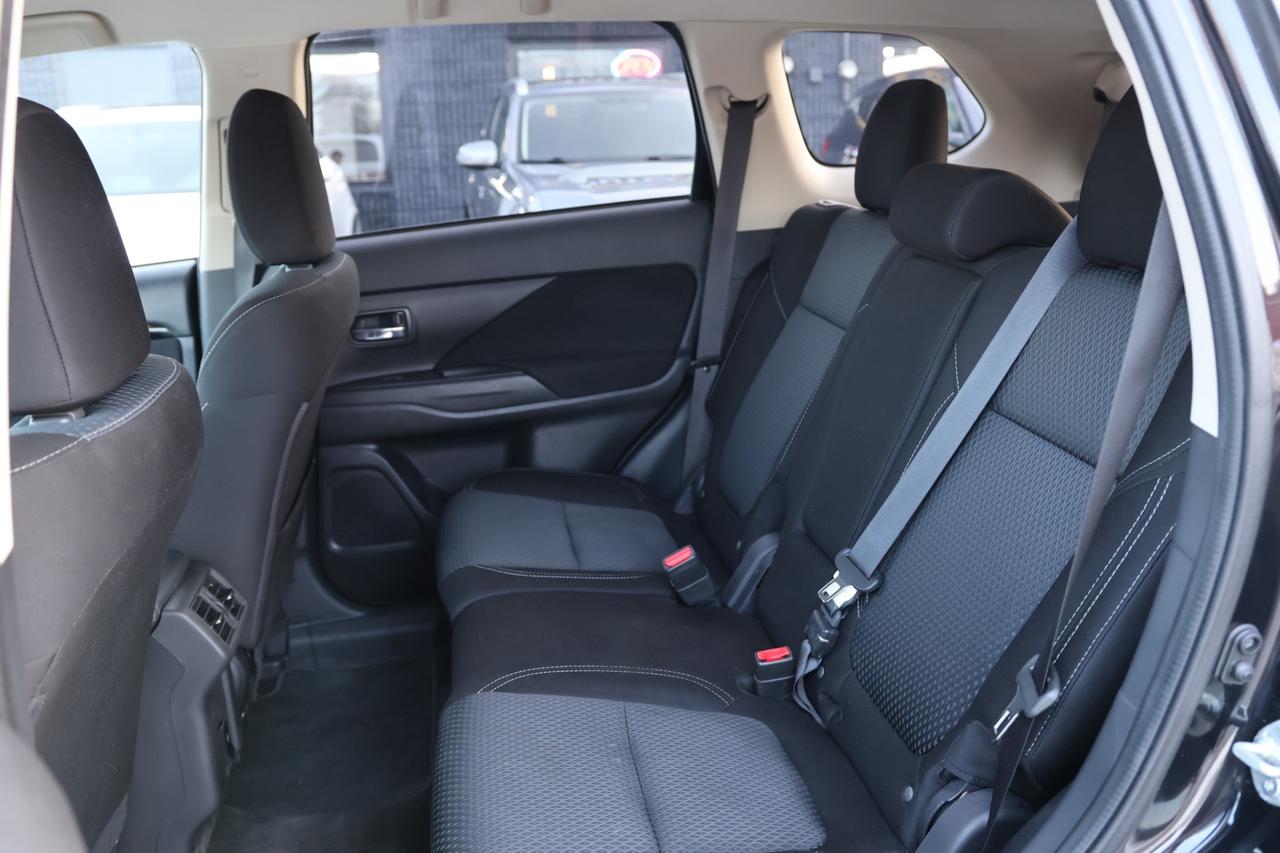 2020 Mitsubishi Outlander S-AWD/7 PASS/B CAM/H SEATS/DIFF LOCK/AUTO HOLD/BLU Photo