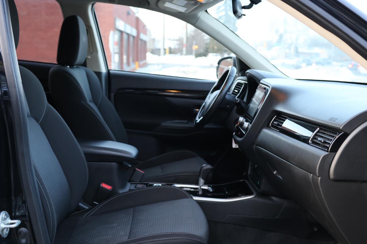 2020 Mitsubishi Outlander S-AWD/7 PASS/B CAM/H SEATS/DIFF LOCK/AUTO HOLD/BLU Photo