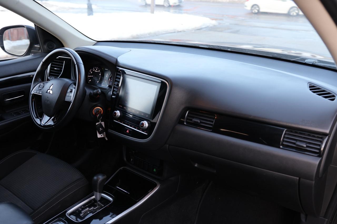 2020 Mitsubishi Outlander S-AWD/7 PASS/B CAM/H SEATS/DIFF LOCK/AUTO HOLD/BLU Photo