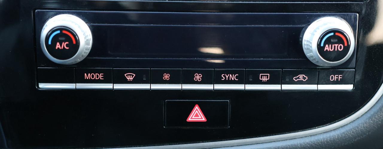 2020 Mitsubishi Outlander S-AWD/7 PASS/B CAM/H SEATS/DIFF LOCK/AUTO HOLD/BLU Photo