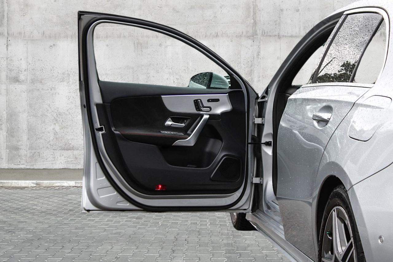 2019 Mercedes-Benz A-Class 250 4MATIC Hatch  Gps HtdSeats BkpCam SiriusXM Photo