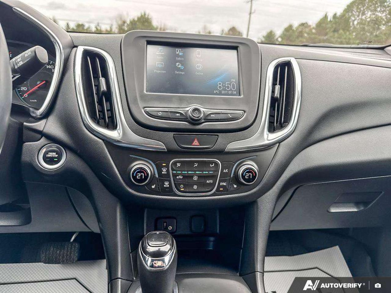2018 Chevrolet Equinox DIESEL. HEATED FRONT SEATS. BACK UP CAMERA. CERTIFIED. Photo