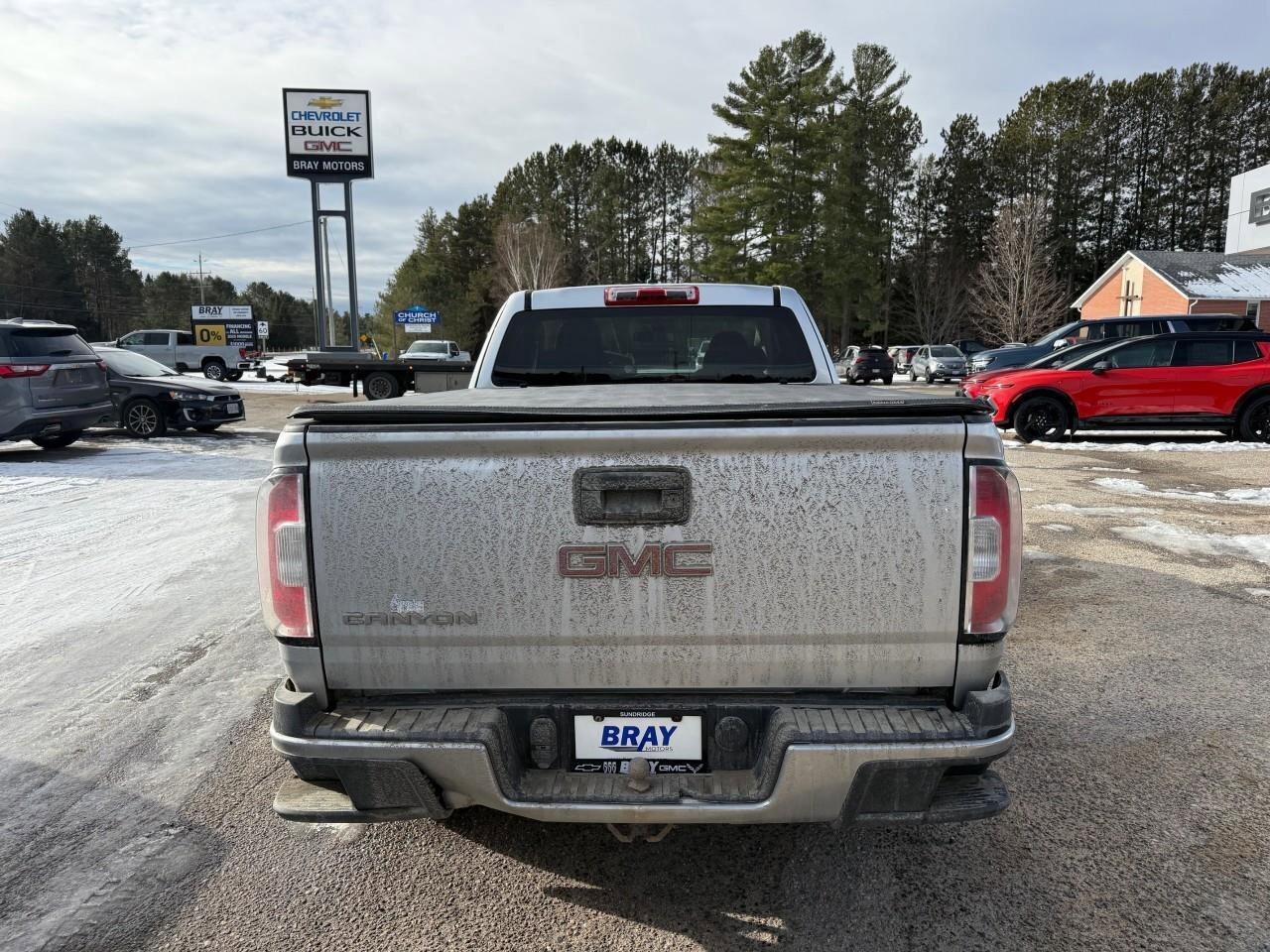 2016 GMC Canyon 4WD   TONNEAU COVER   RUNNING BOARDS Photo4