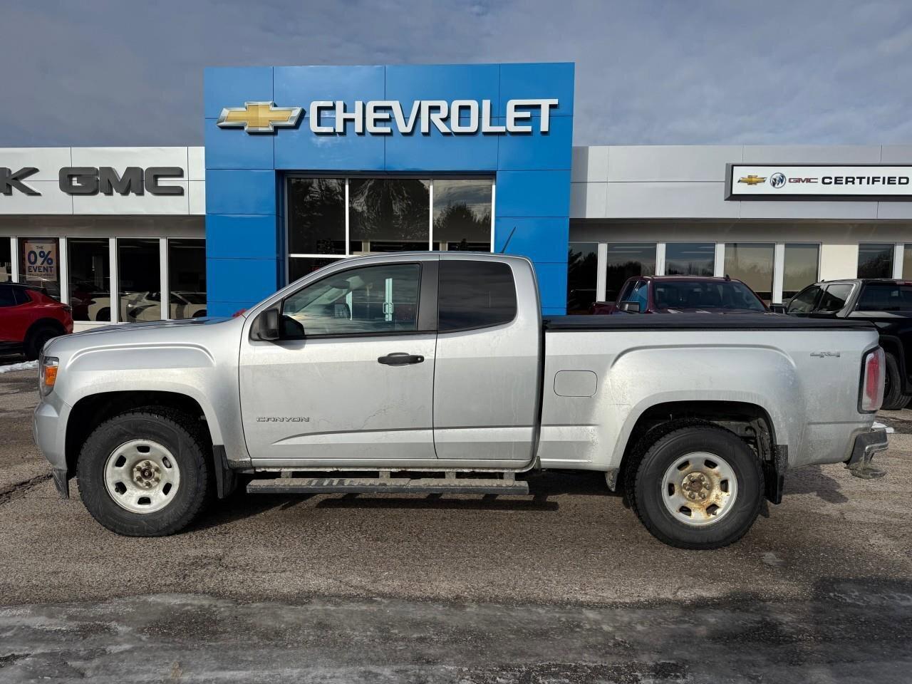 2016 GMC Canyon 4WD   TONNEAU COVER   RUNNING BOARDS Photo2