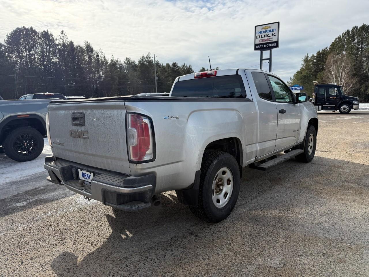 2016 GMC Canyon 4WD   TONNEAU COVER   RUNNING BOARDS Photo