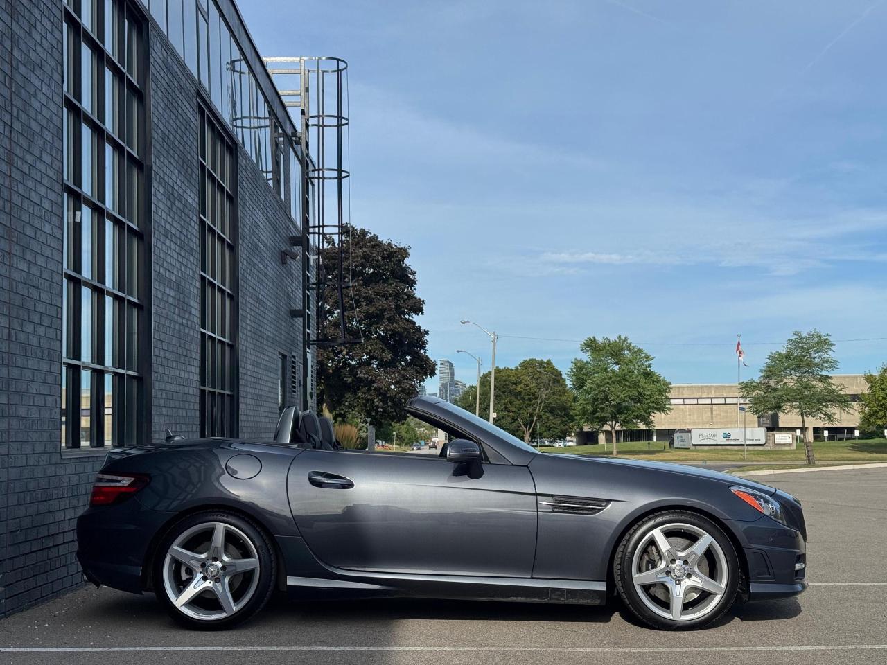 2015 Mercedes-Benz SLK-Class 2dr Roadster SLK 350 Photo