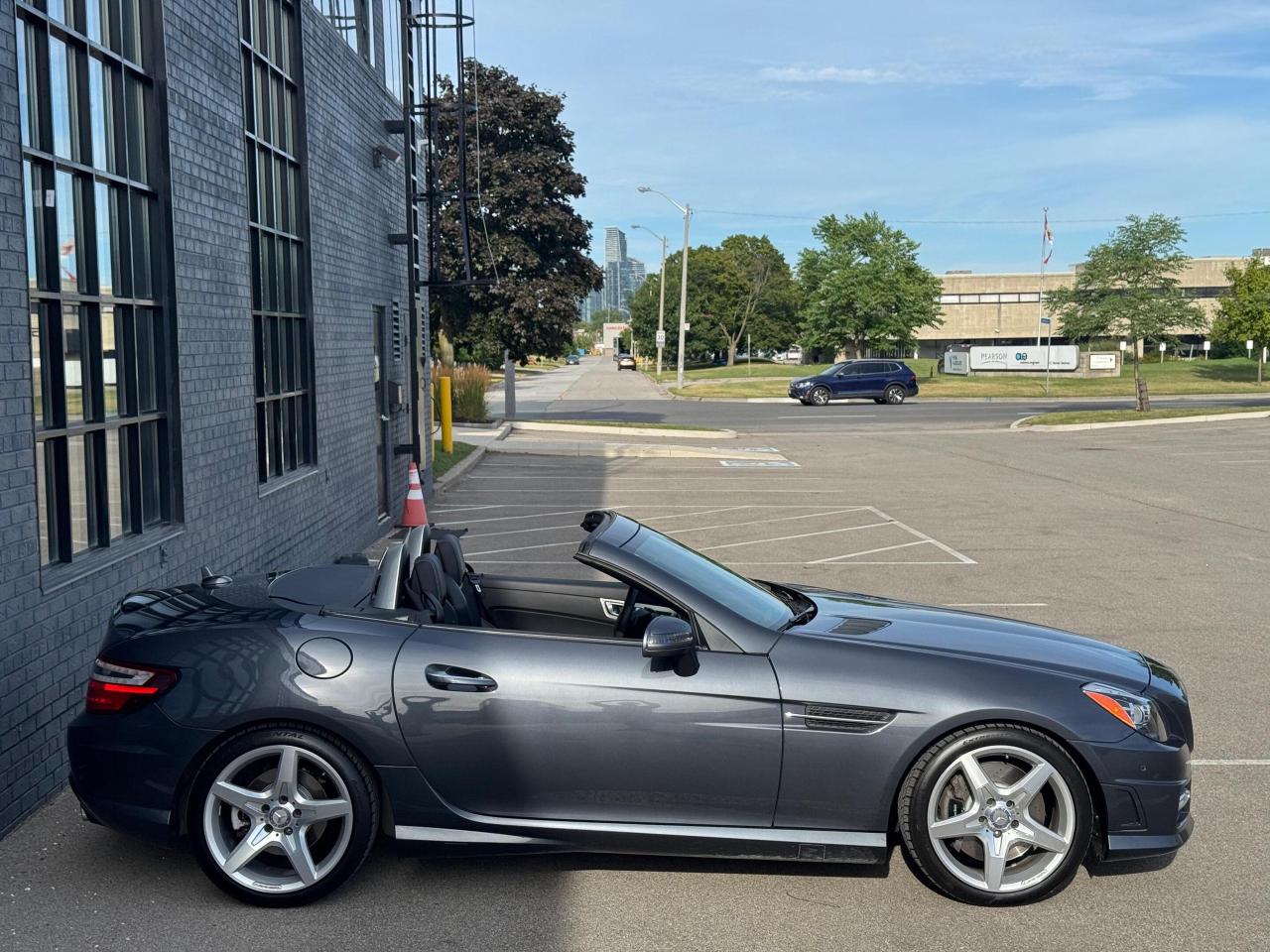 2015 Mercedes-Benz SLK-Class 2dr Roadster SLK 350 Photo