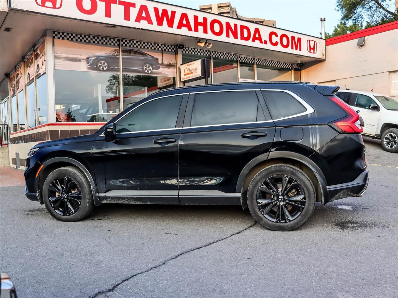 2024 Honda CR-V Touring HYBRID AWD LEATHER NAVI SUNROOF Photo
