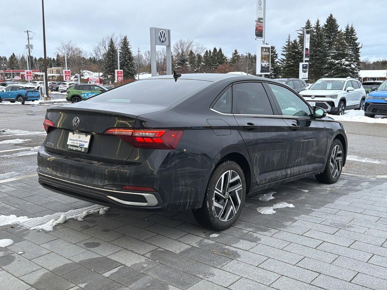 2023 Volkswagen Jetta HighlineONE-OWNER, ACCIDENT-FREE, SUNROOF, HTD + C Photo