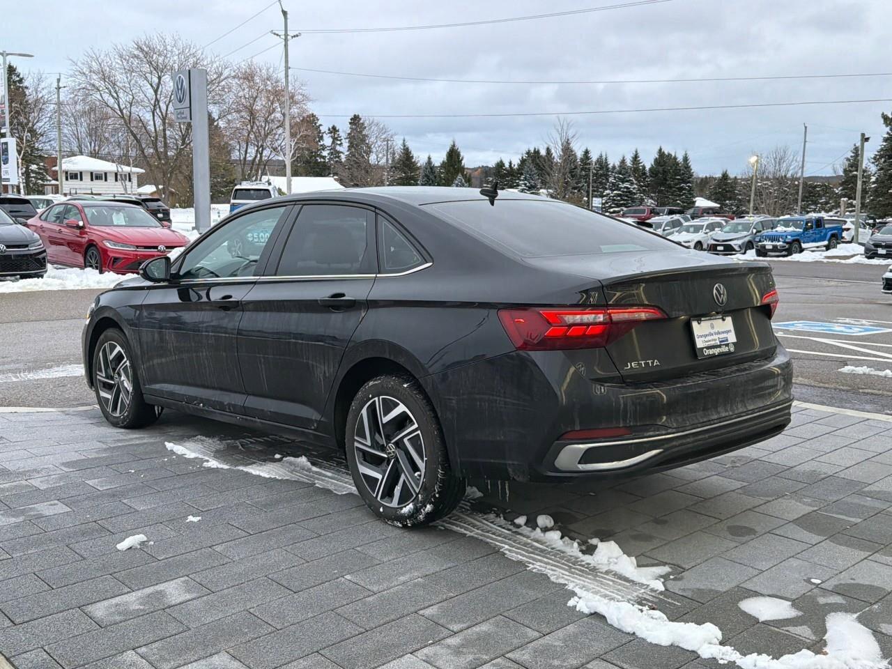 2023 Volkswagen Jetta HighlineONE-OWNER, ACCIDENT-FREE, SUNROOF, HTD + C Photo3