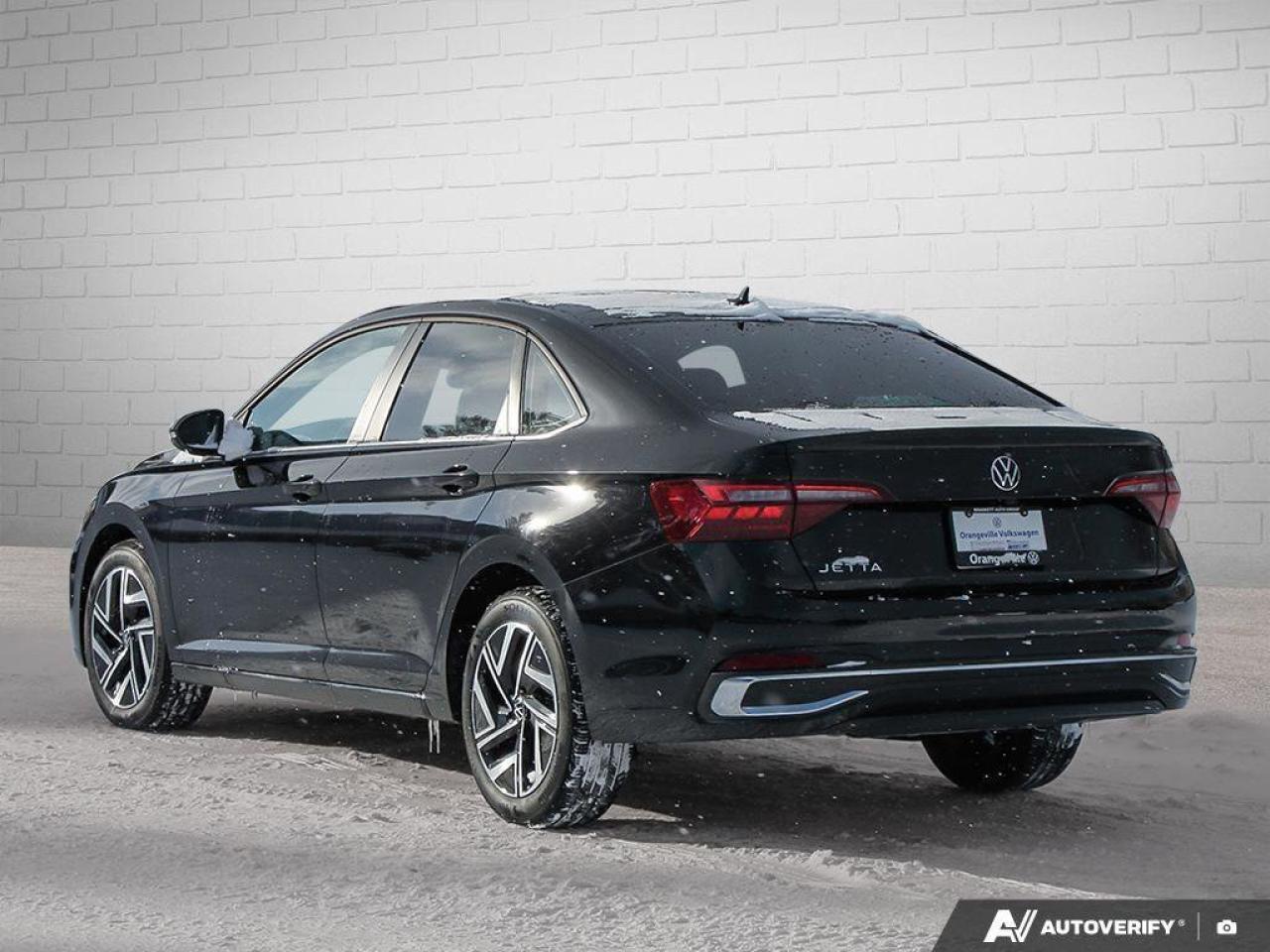 2023 Volkswagen Jetta HighlineONE-OWNER, ACCIDENT-FREE, SUNROOF, HTD + C Photo