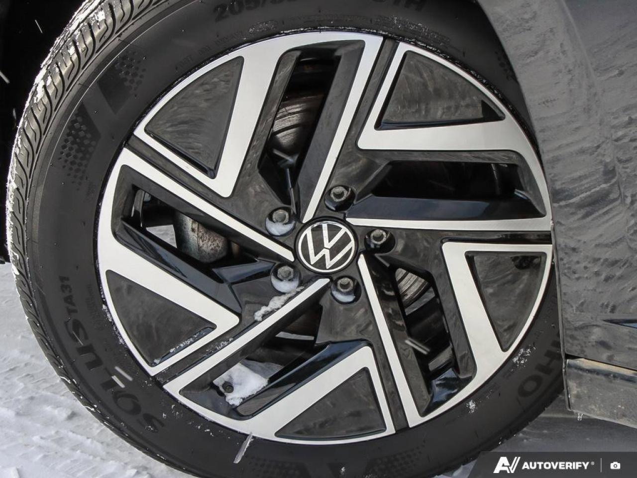 2023 Volkswagen Jetta HighlineONE-OWNER, ACCIDENT-FREE, SUNROOF, HTD + C Photo