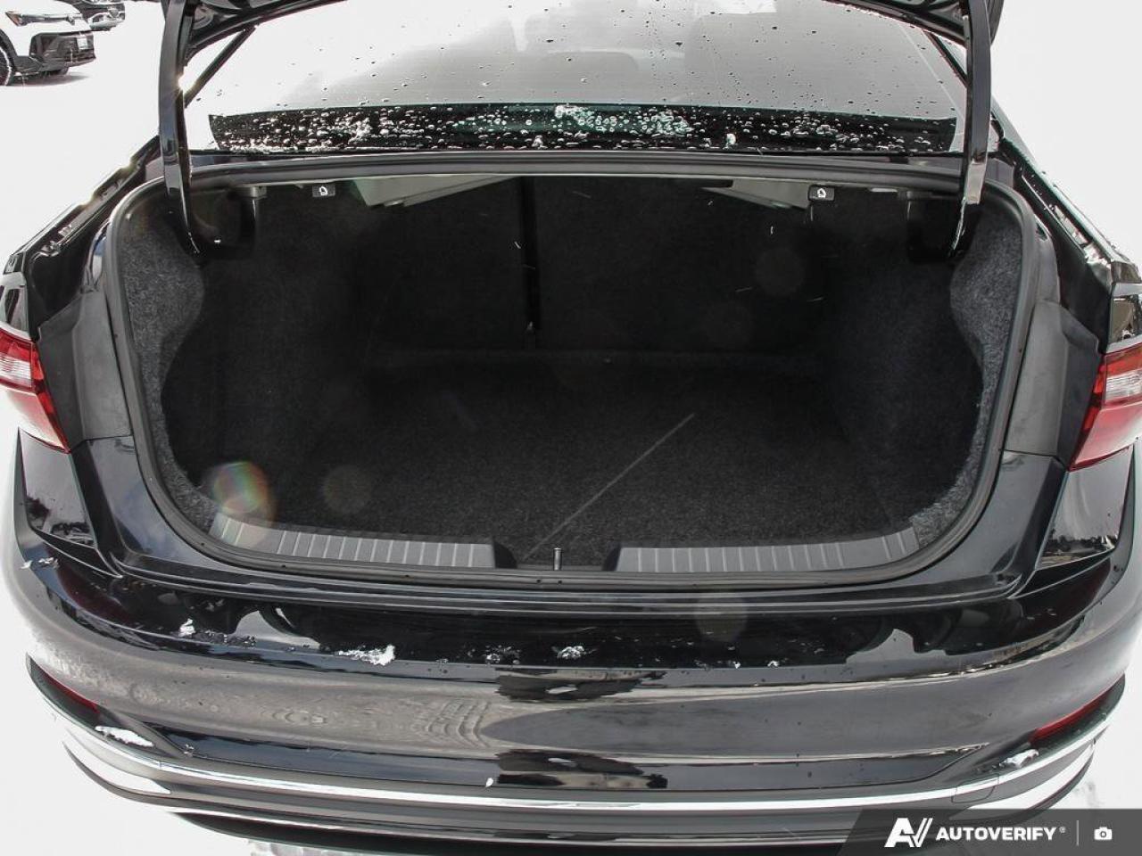 2023 Volkswagen Jetta HighlineONE-OWNER, ACCIDENT-FREE, SUNROOF, HTD + C Photo