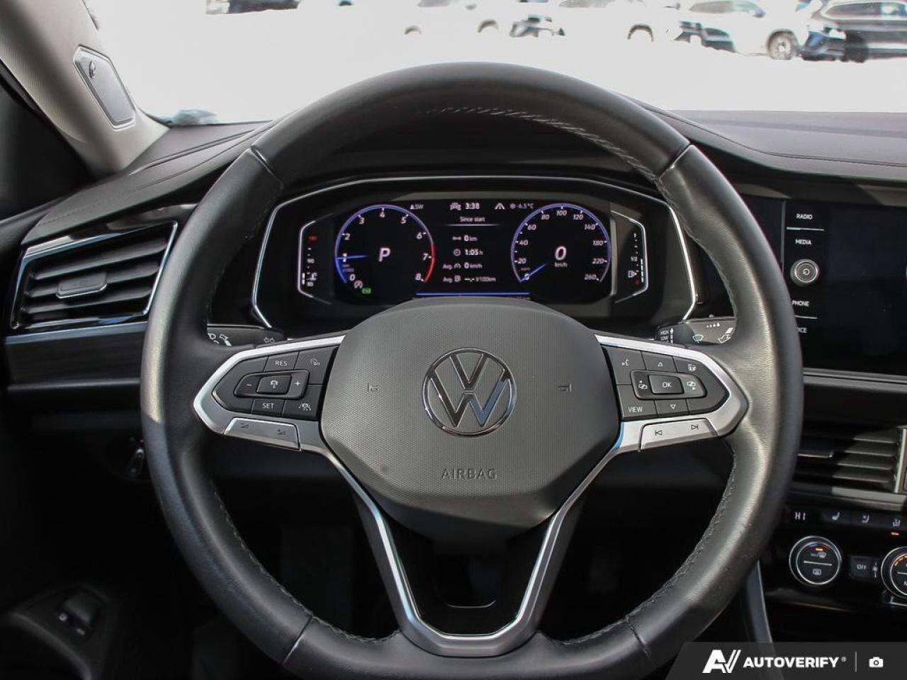 2023 Volkswagen Jetta HighlineONE-OWNER, ACCIDENT-FREE, SUNROOF, HTD + C Photo