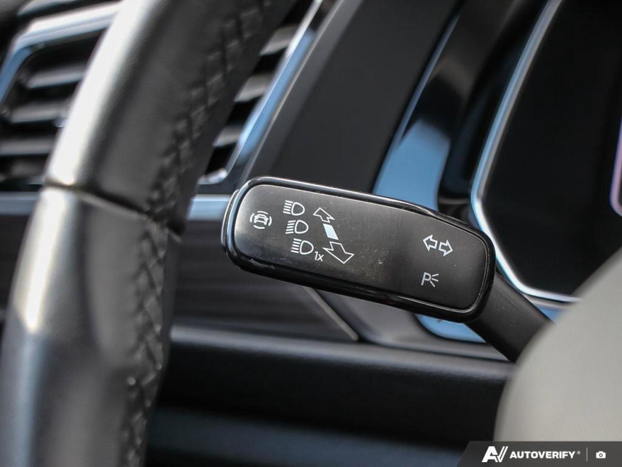 2023 Volkswagen Jetta HighlineONE-OWNER, ACCIDENT-FREE, SUNROOF, HTD + C Photo