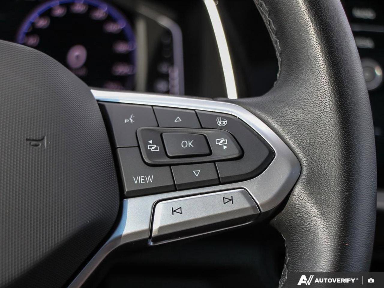 2023 Volkswagen Jetta HighlineONE-OWNER, ACCIDENT-FREE, SUNROOF, HTD + C Photo