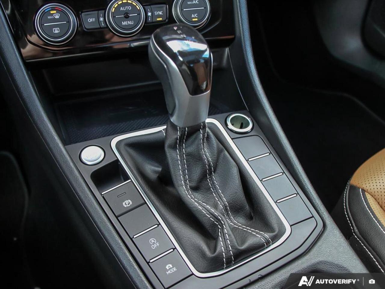 2023 Volkswagen Jetta HighlineONE-OWNER, ACCIDENT-FREE, SUNROOF, HTD + C Photo