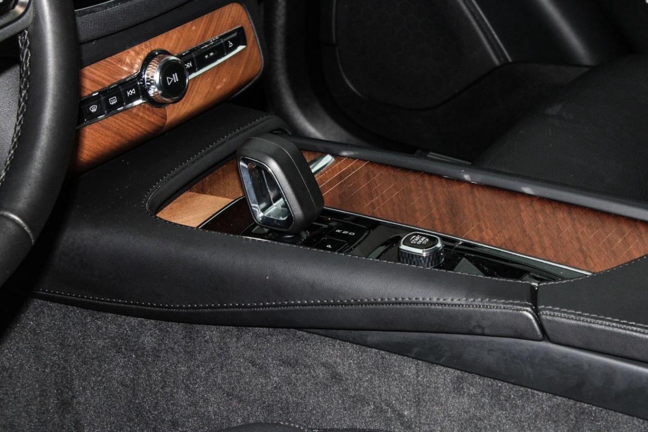 2024 Volvo XC90 B6 AWD Plus 7-Seater  BkpCam Photo