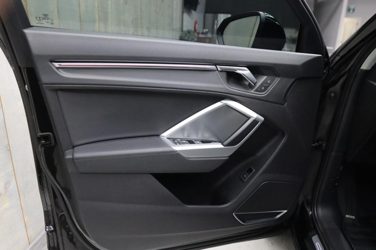 2020 Audi Q3 TECHNIK 2.0T  EXCELLENT CONDITION WINTER WHEELS Photo