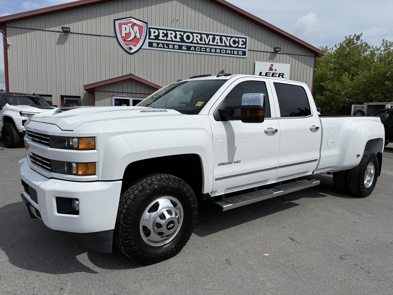 2017 Chevrolet Silverado 3500HD LT DUALLY DURAMAX Photo2