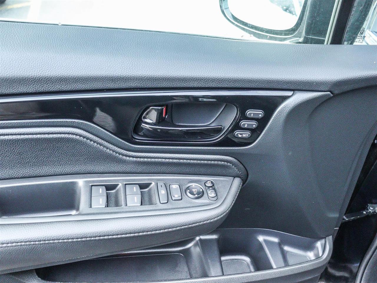 2024 Honda Odyssey Black Edition NAVI LEATHER SUNROOF Photo