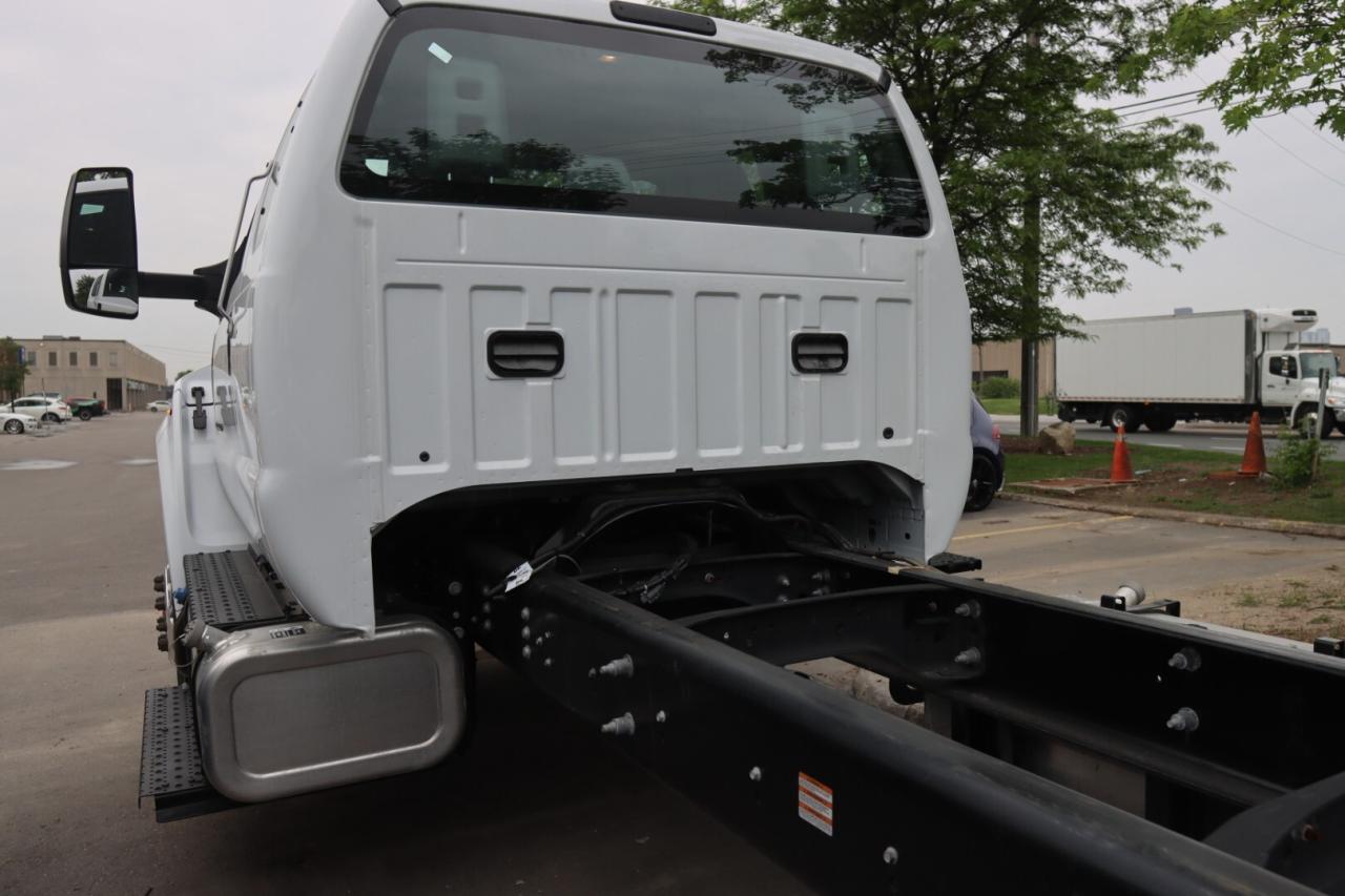 2024 Ford Super Duty F-750 Straight Frame SuperCab Diesel Photo