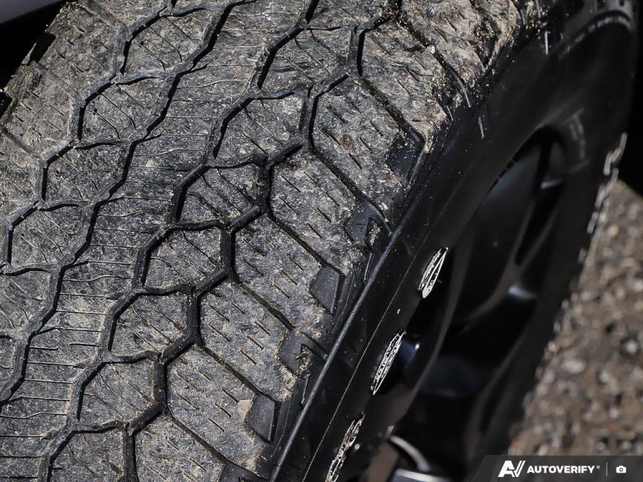 2015 Jeep Cherokee TrailhawkAS-TRADED, ACCIDENT-FREE, BACKUP CAM, 4X4 Photo