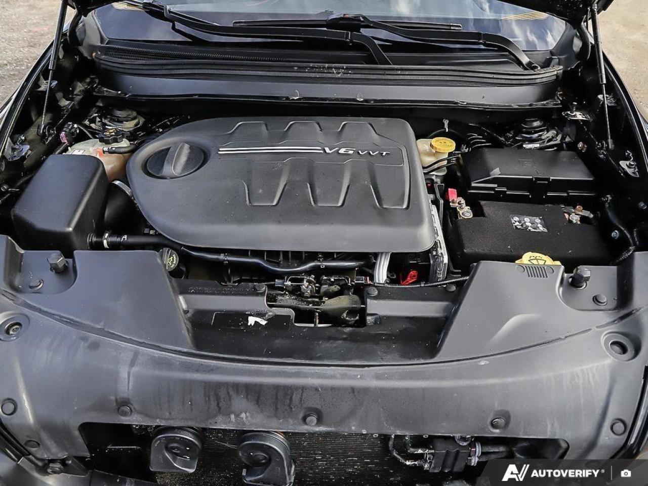 2015 Jeep Cherokee TrailhawkAS-TRADED, ACCIDENT-FREE, BACKUP CAM, 4X4 Photo