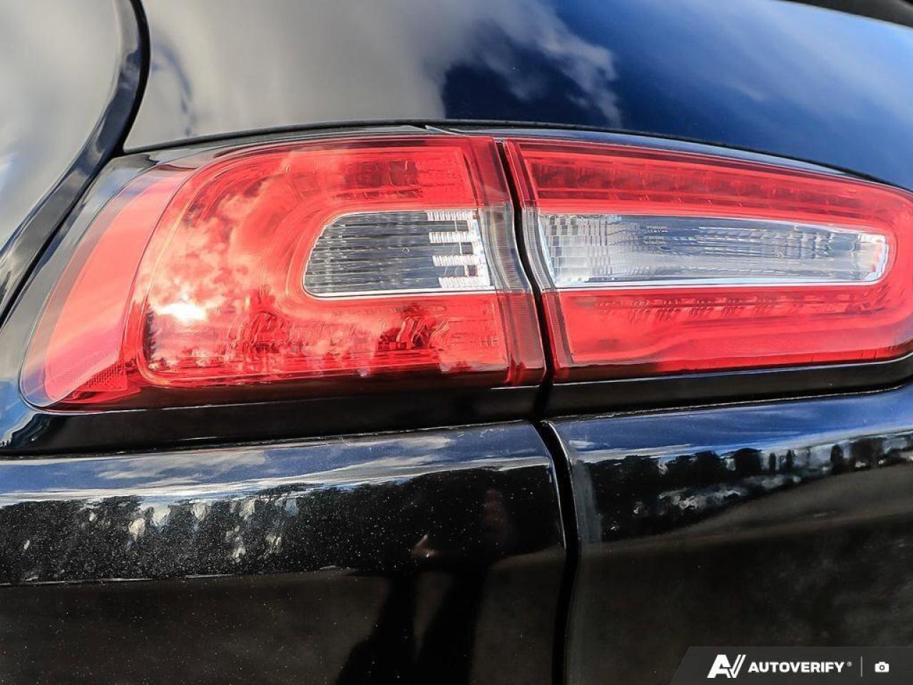 2015 Jeep Cherokee TrailhawkAS-TRADED, ACCIDENT-FREE, BACKUP CAM, 4X4 Photo