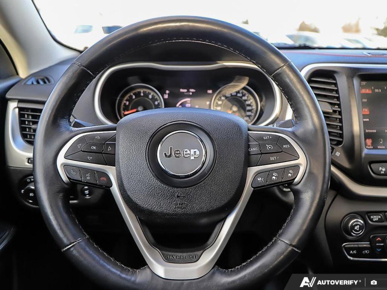 2015 Jeep Cherokee TrailhawkAS-TRADED, ACCIDENT-FREE, BACKUP CAM, 4X4 Photo