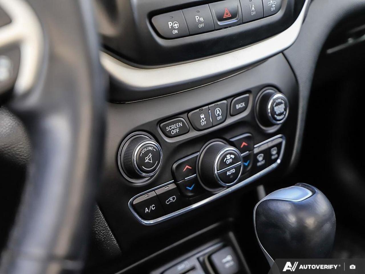 2015 Jeep Cherokee TrailhawkAS-TRADED, ACCIDENT-FREE, BACKUP CAM, 4X4 Photo