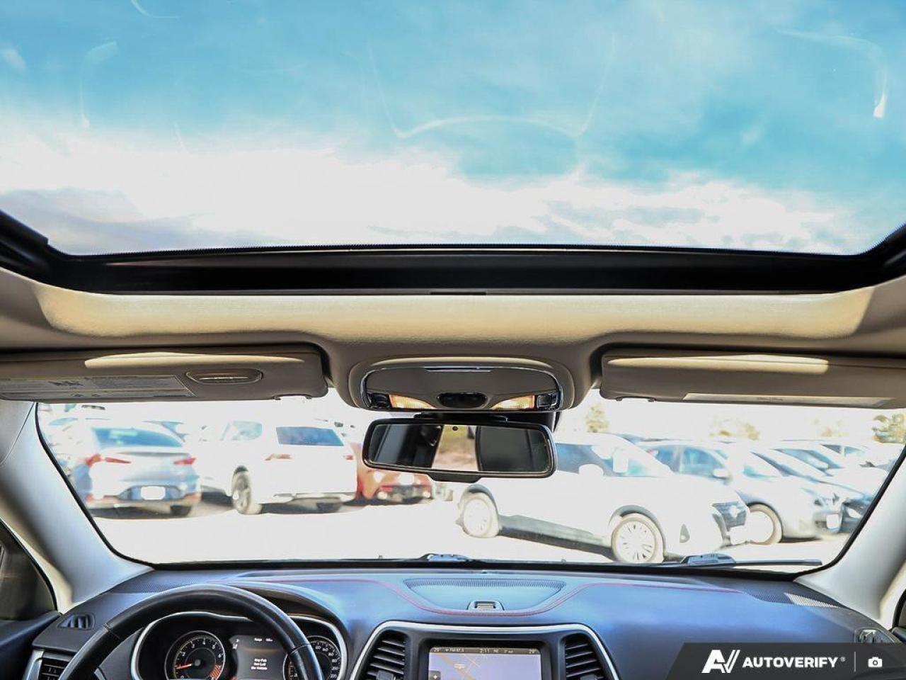 2015 Jeep Cherokee TrailhawkAS-TRADED, ACCIDENT-FREE, BACKUP CAM, 4X4 Photo