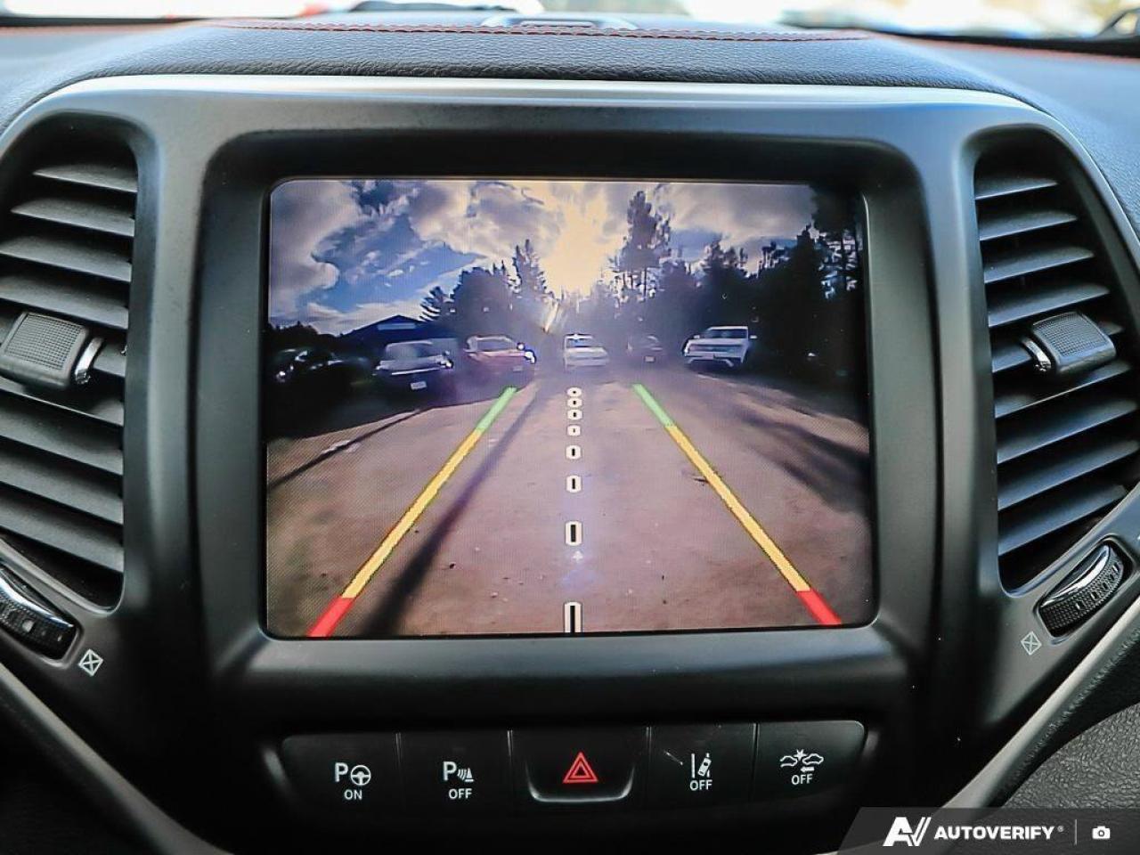 2015 Jeep Cherokee TrailhawkAS-TRADED, ACCIDENT-FREE, BACKUP CAM, 4X4 Photo