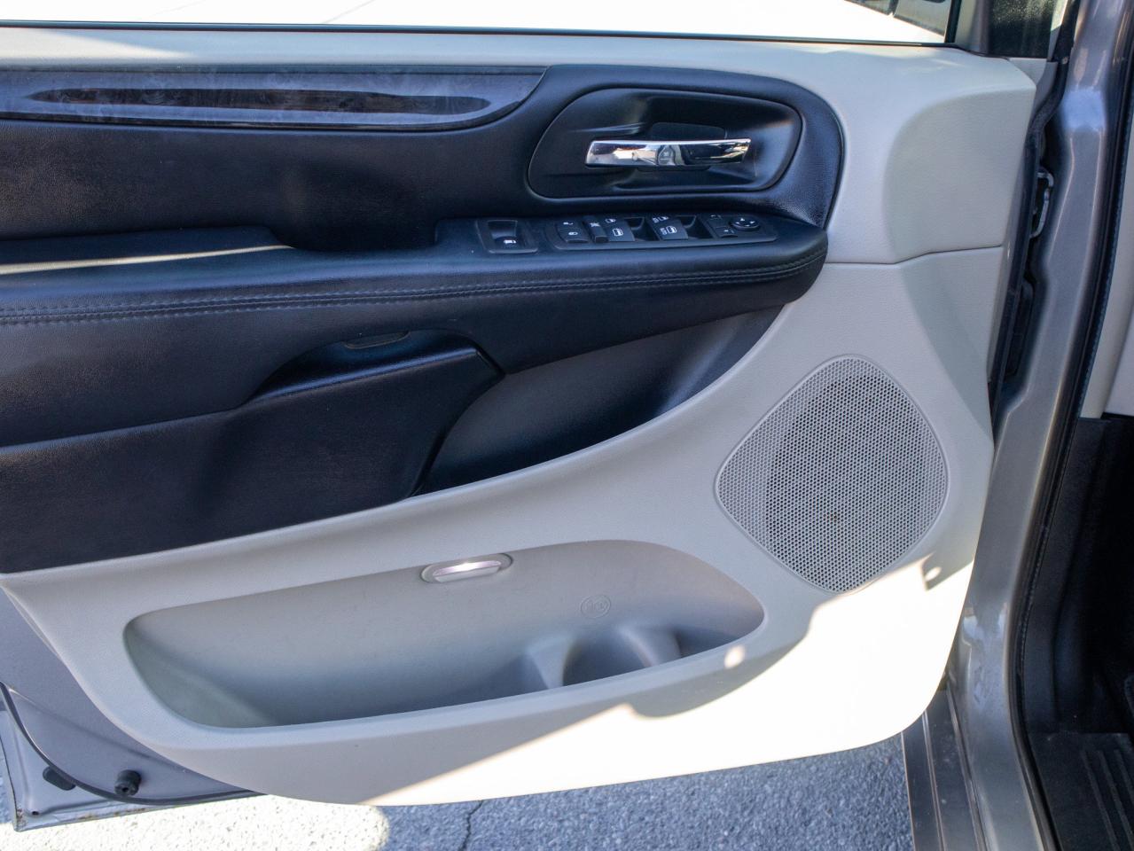 2014 Dodge Grand Caravan Crew - Leather Steering Wheel Seats 7 Photo