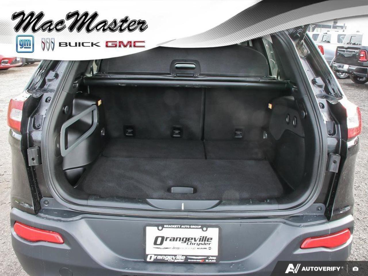 2016 Jeep Cherokee LatitudeLATITUDE NORTH, 4X4, 3.2L V6, CLOTH, 1-OWN Photo