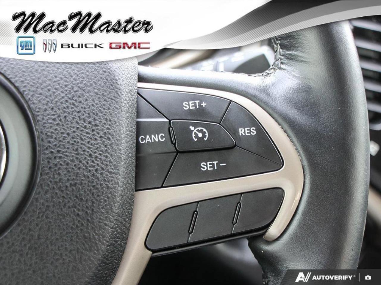 2016 Jeep Cherokee LatitudeLATITUDE NORTH, 4X4, 3.2L V6, CLOTH, 1-OWN Photo