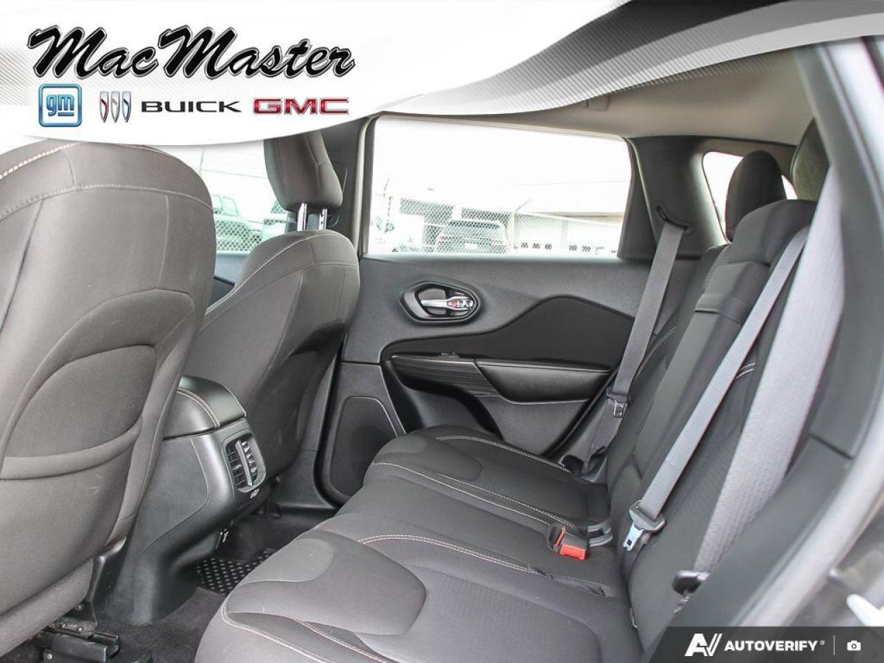 2016 Jeep Cherokee LatitudeLATITUDE NORTH, 4X4, 3.2L V6, CLOTH, 1-OWN Photo