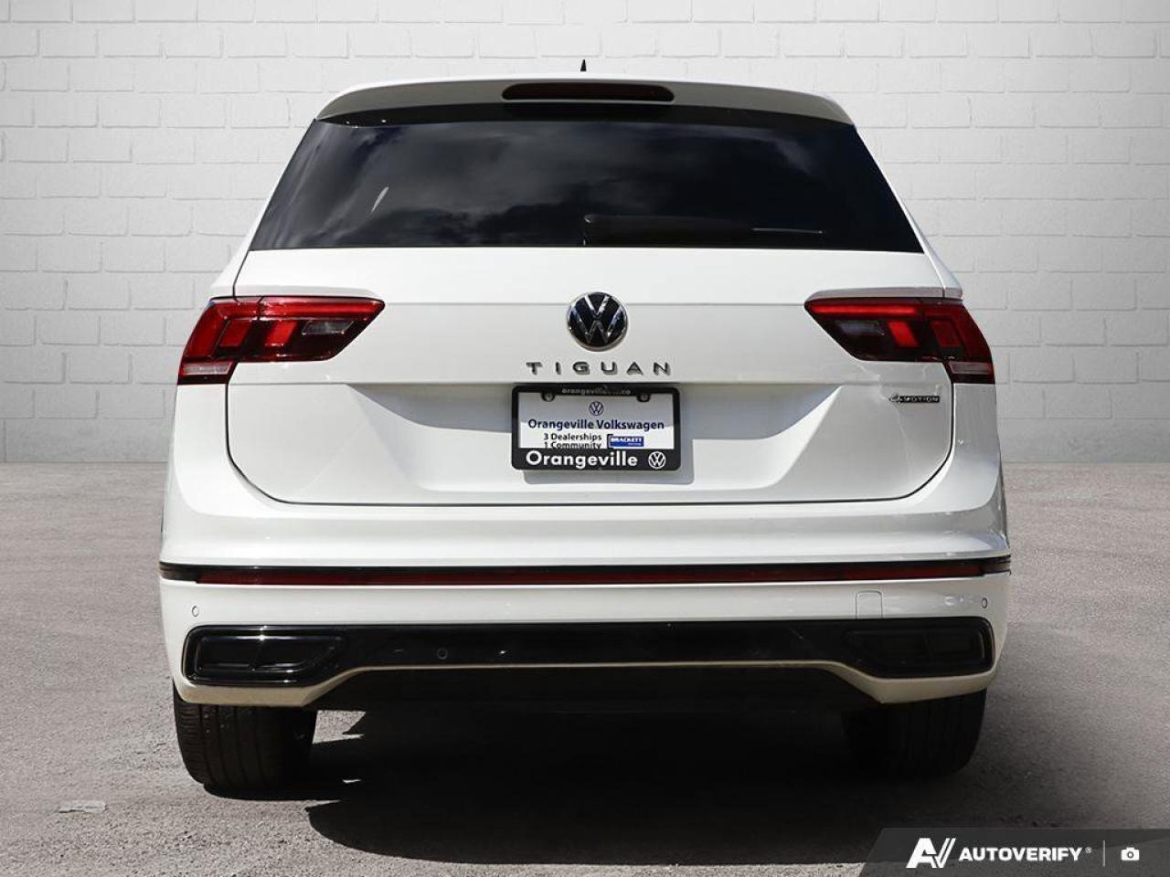 2023 Volkswagen Tiguan Comfortline R-Line Black EditionONE-OWNER, ACCIDEN Photo
