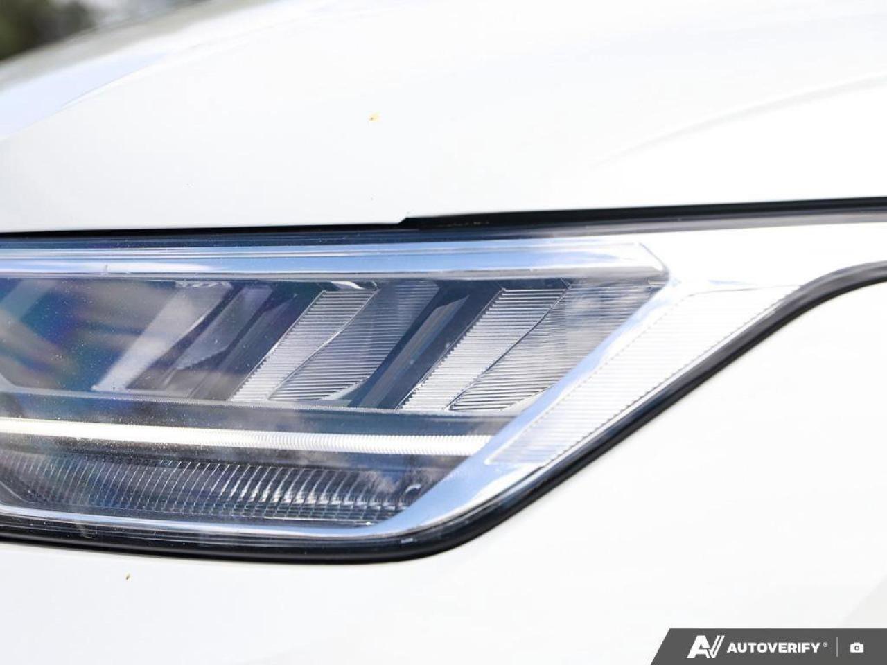 2023 Volkswagen Tiguan Comfortline R-Line Black EditionONE-OWNER, ACCIDEN Photo