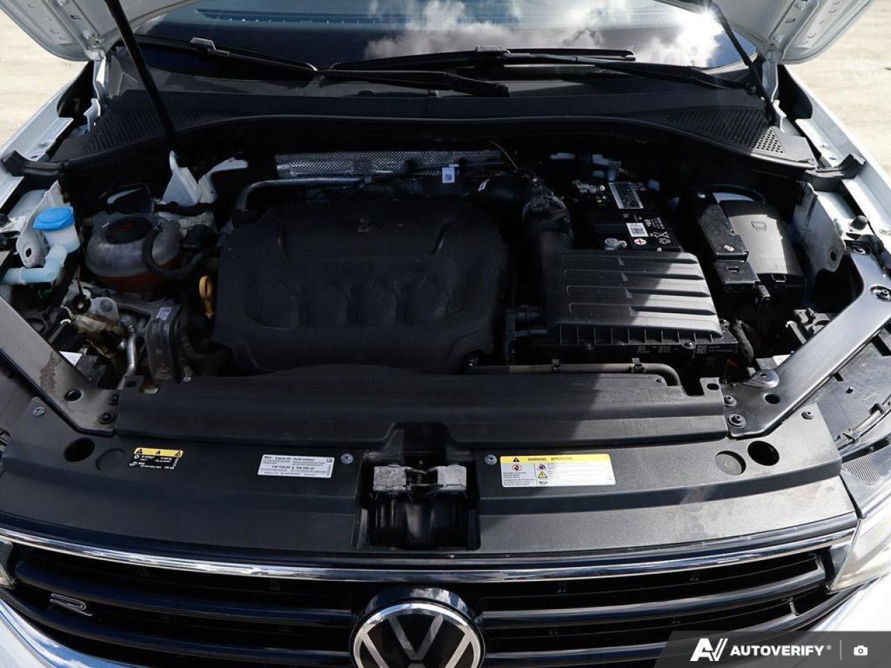 2023 Volkswagen Tiguan Comfortline R-Line Black EditionONE-OWNER, ACCIDEN Photo