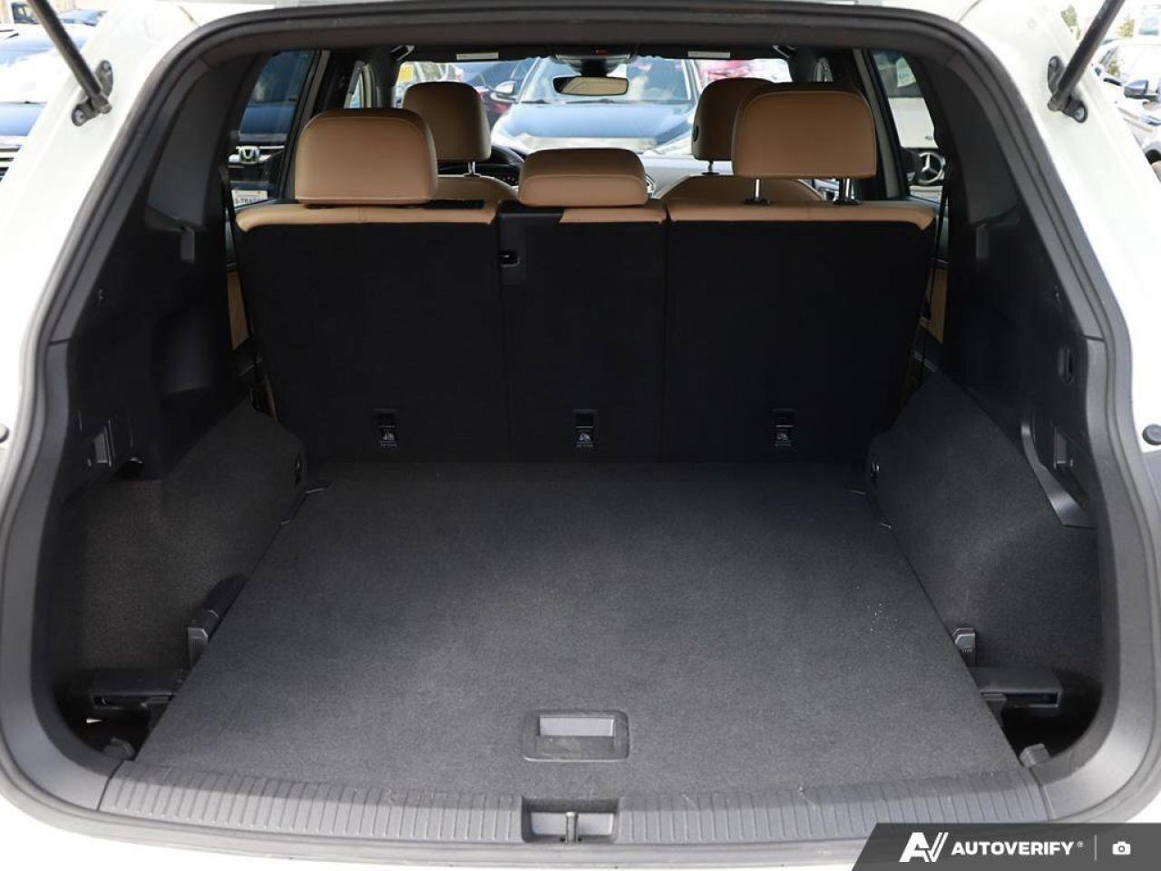 2023 Volkswagen Tiguan Comfortline R-Line Black EditionONE-OWNER, ACCIDEN Photo