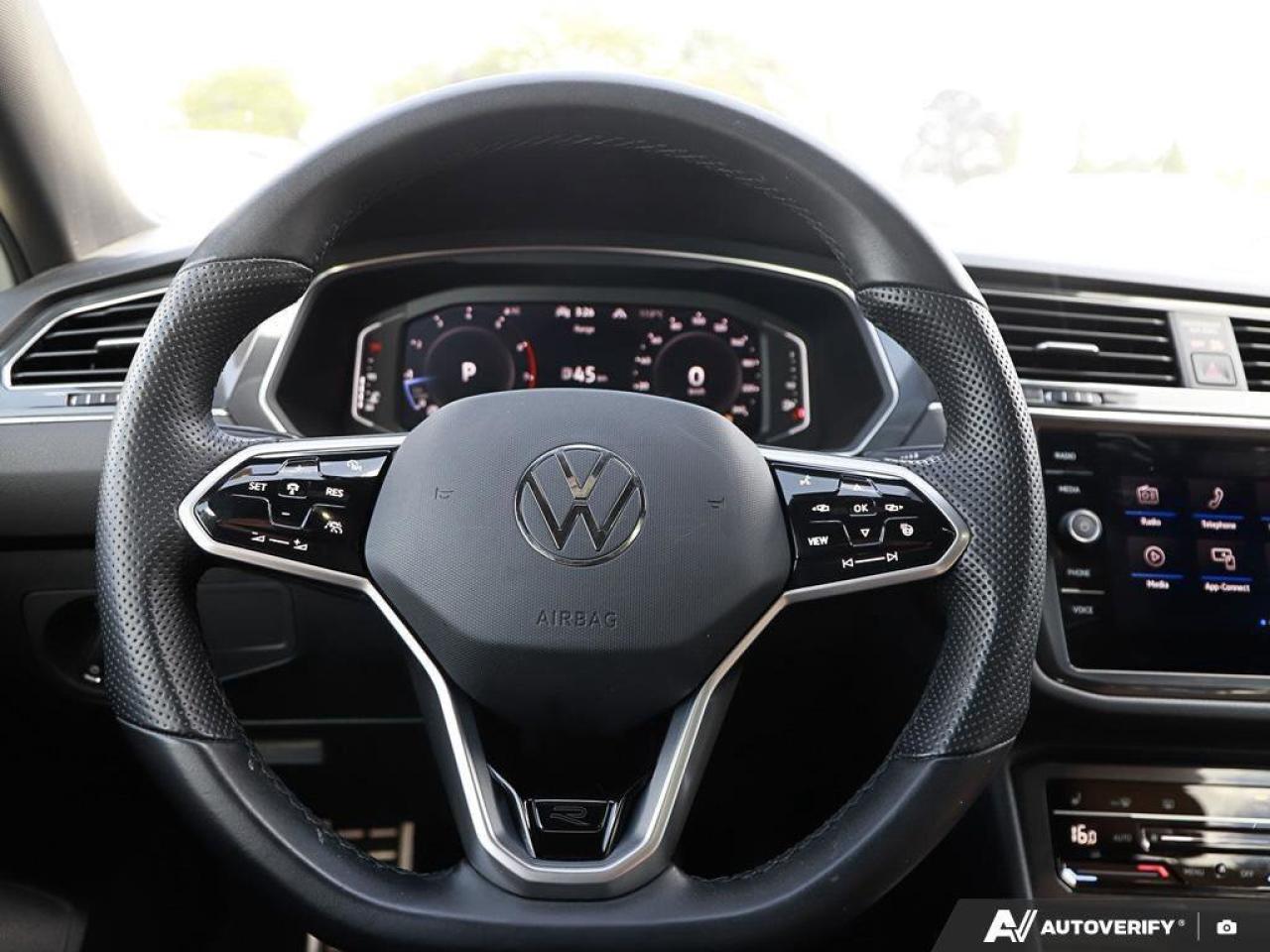 2023 Volkswagen Tiguan Comfortline R-Line Black EditionONE-OWNER, ACCIDEN Photo