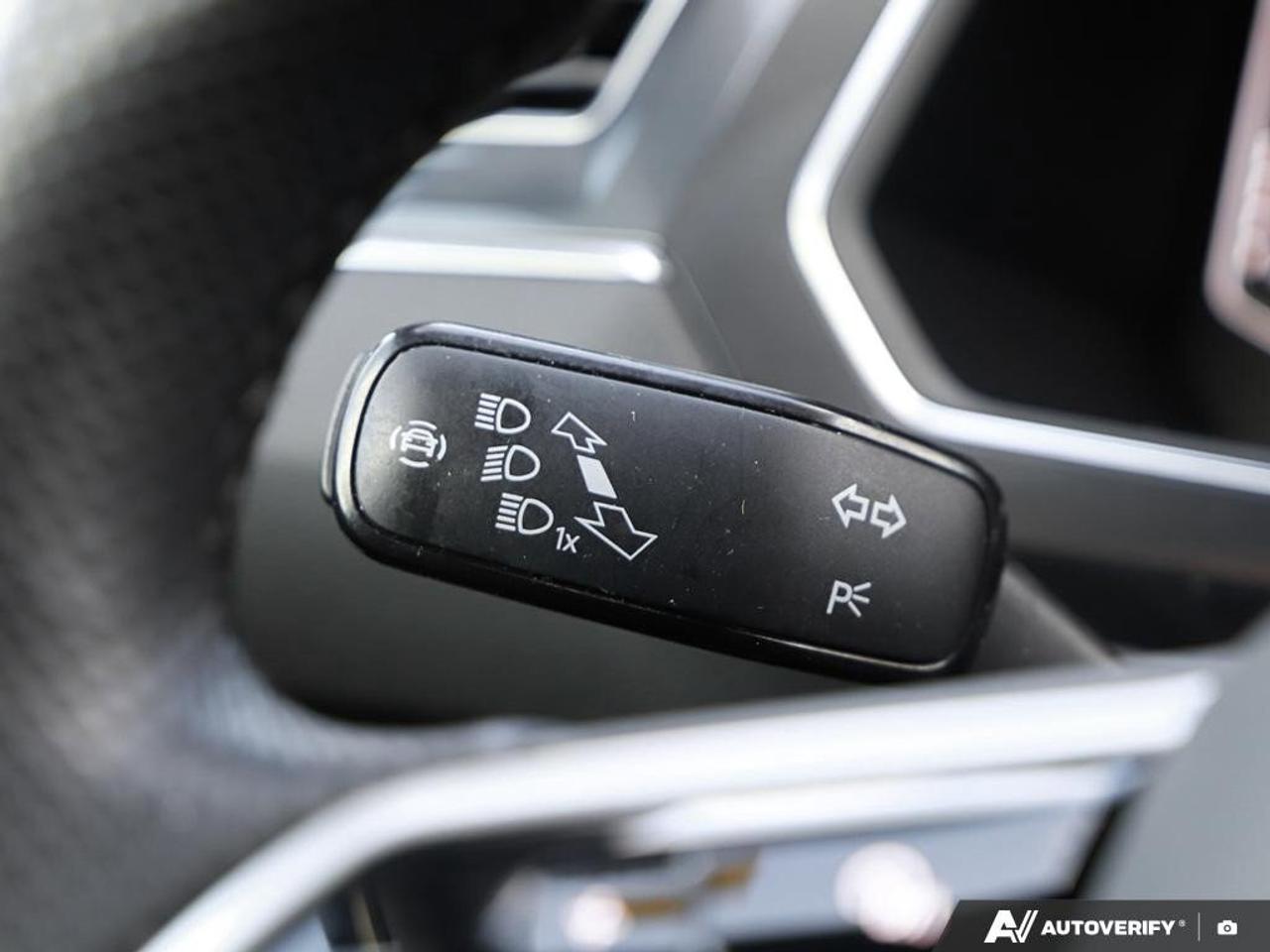 2023 Volkswagen Tiguan Comfortline R-Line Black EditionONE-OWNER, ACCIDEN Photo