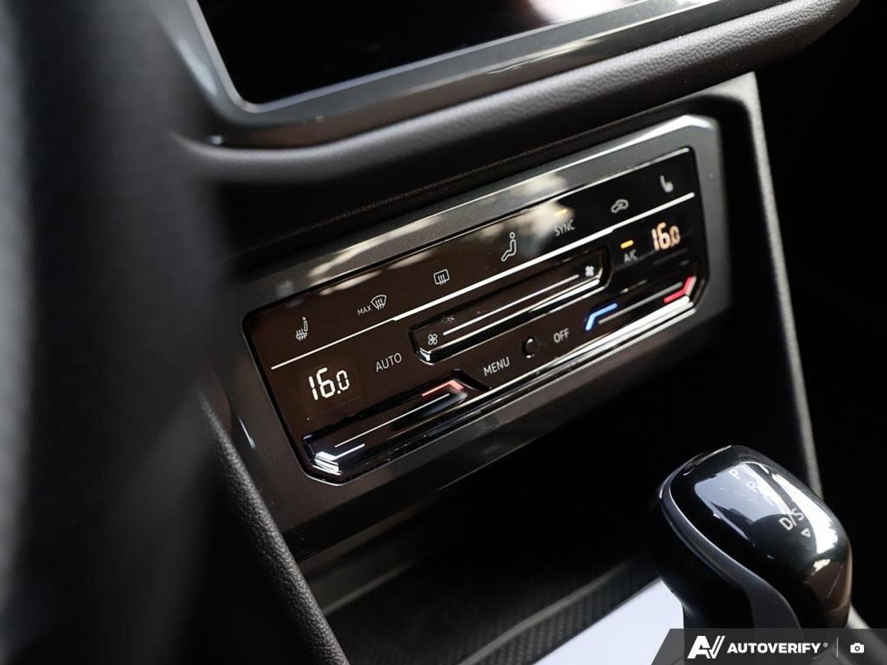 2023 Volkswagen Tiguan Comfortline R-Line Black EditionONE-OWNER, ACCIDEN Photo