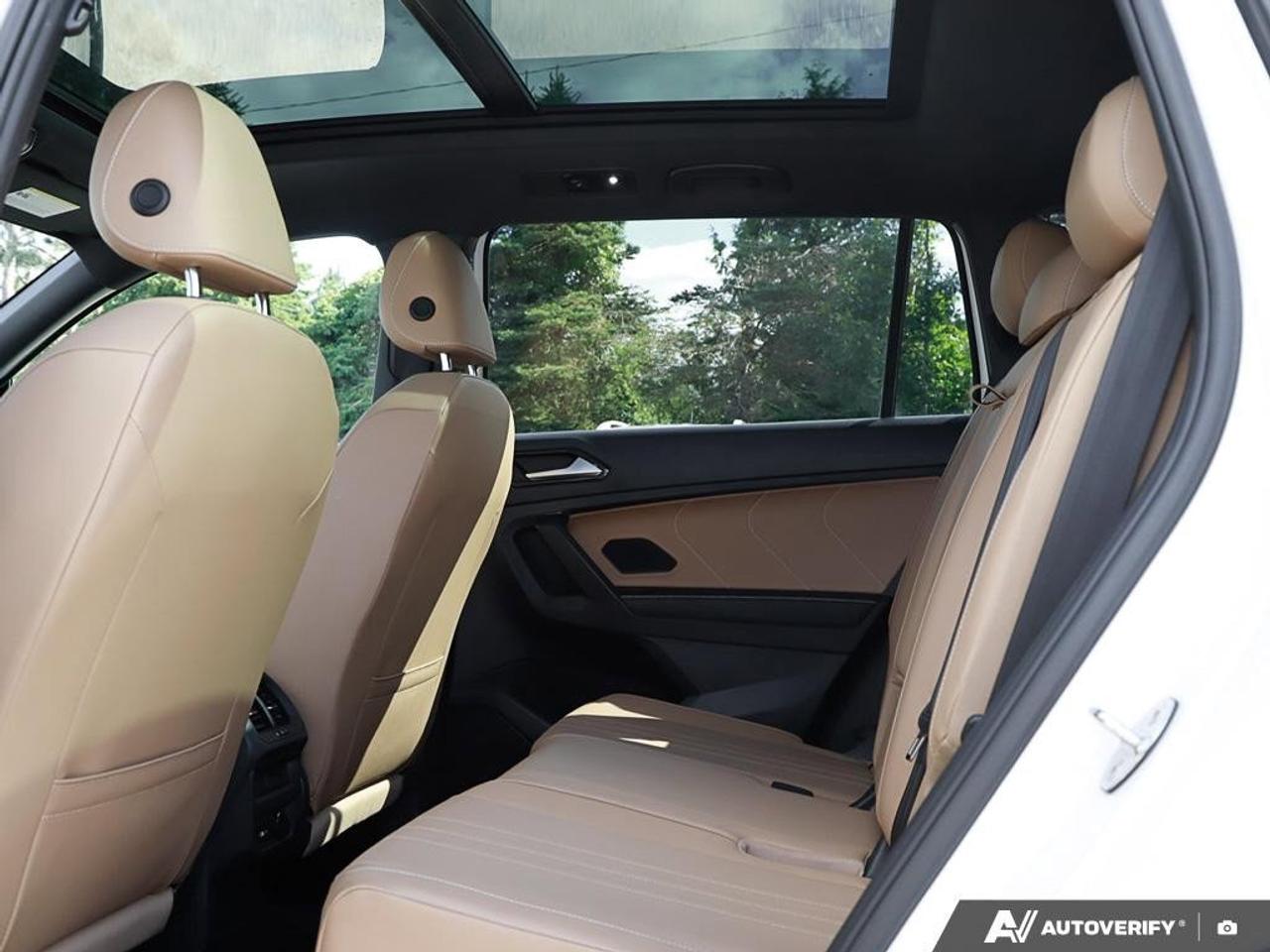 2023 Volkswagen Tiguan Comfortline R-Line Black EditionONE-OWNER, ACCIDEN Photo